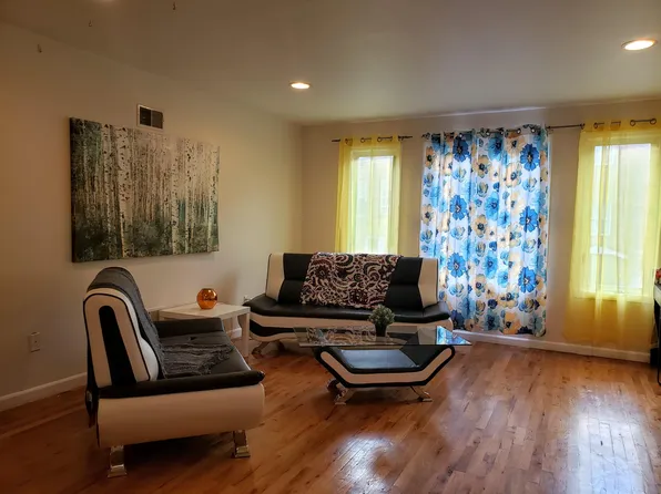 214 New York Avenue image 7 of 13