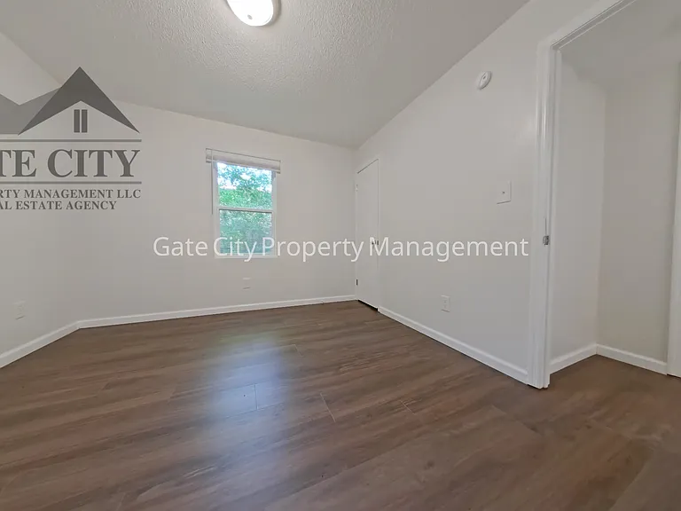 427 S Main St #5 — Photo 5