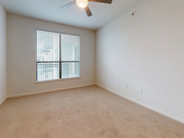 Residences at the Domain — Photo 94