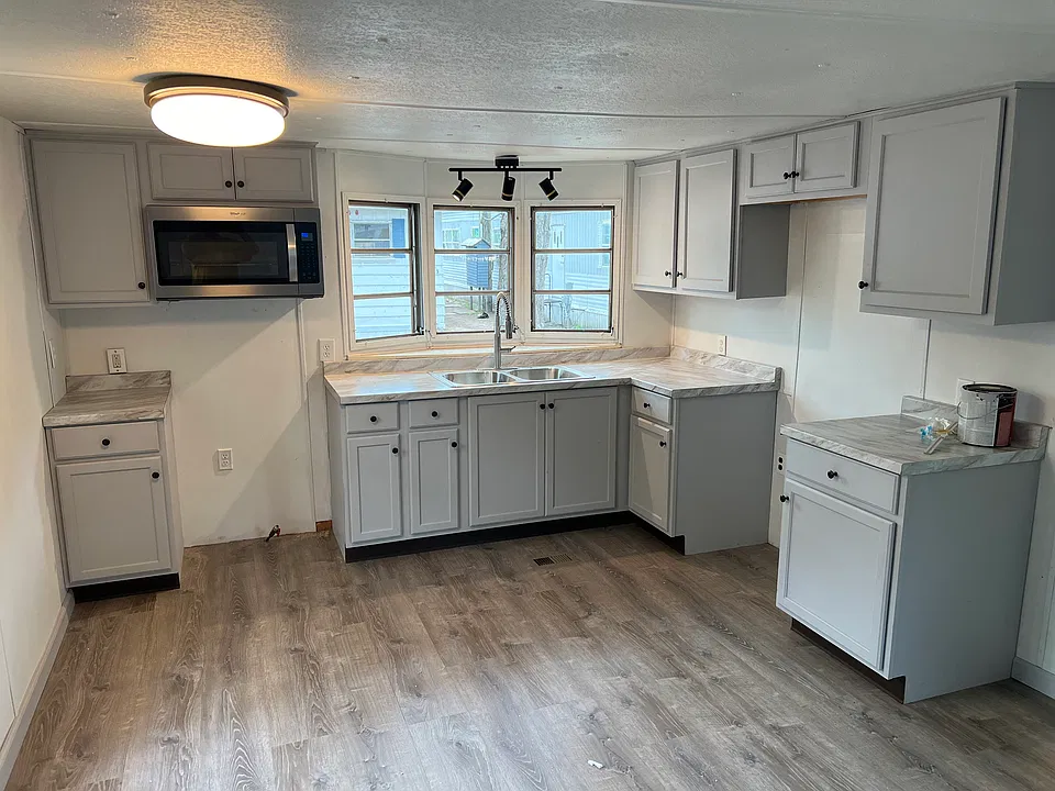 414 Russell St #6