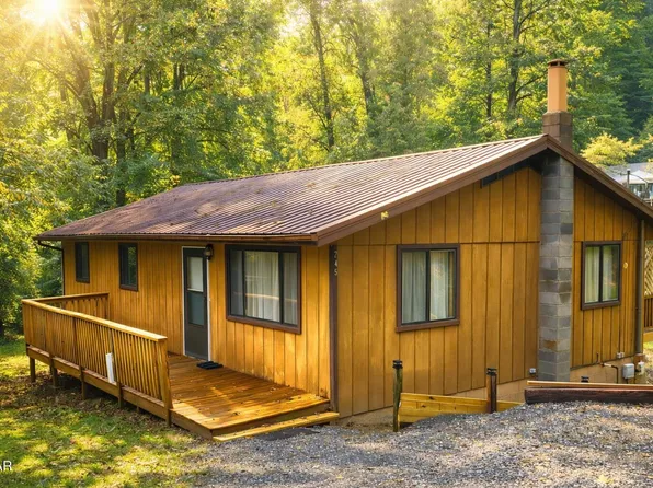 745 W Highland Dr, Gatlinburg, TN 37738