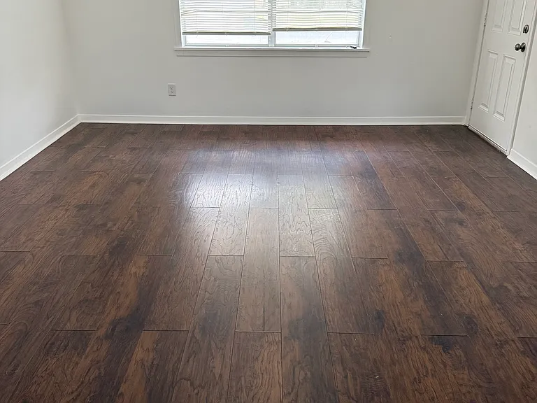 918 Roberts St — Photo 3