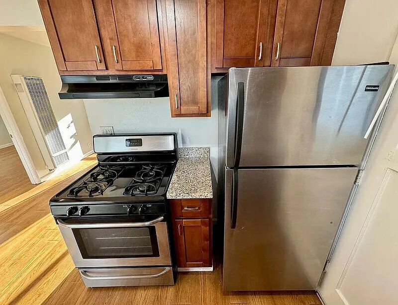 1 bed, 1.0 bath, 650 sqft, $1,979 — Photo 3
