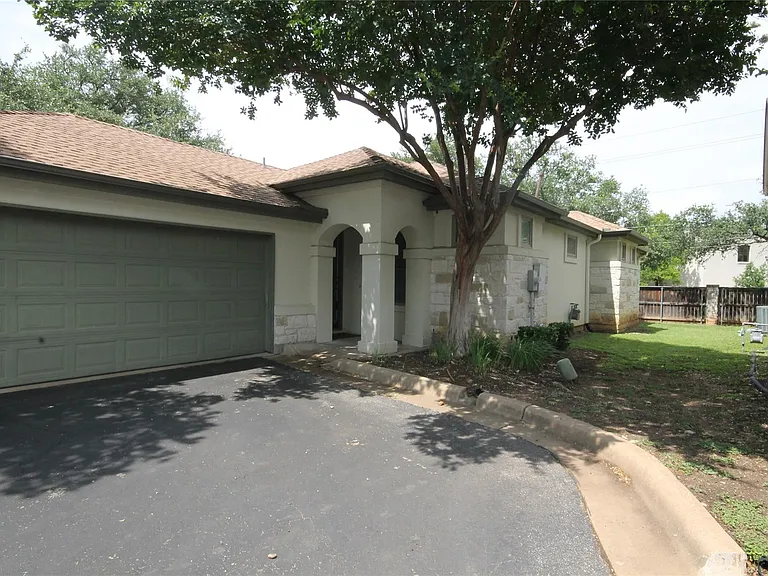 11558 Spicewood Pkwy #13 — Photo 1