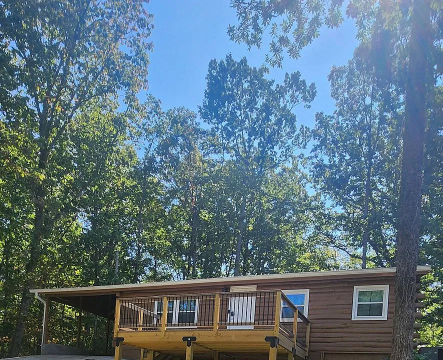 152 Lakeshire Dr