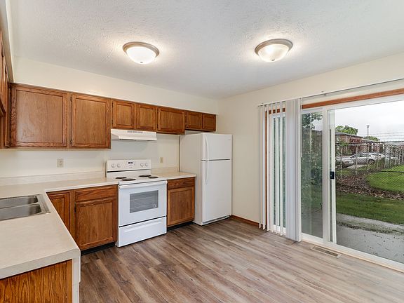 4th image of 2208-2306 Rainbow Ave #114