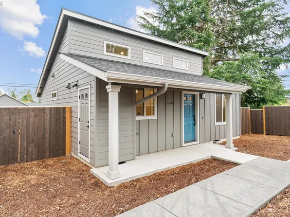 12318 Meadowlawn Dr, Oregon City, OR 97045