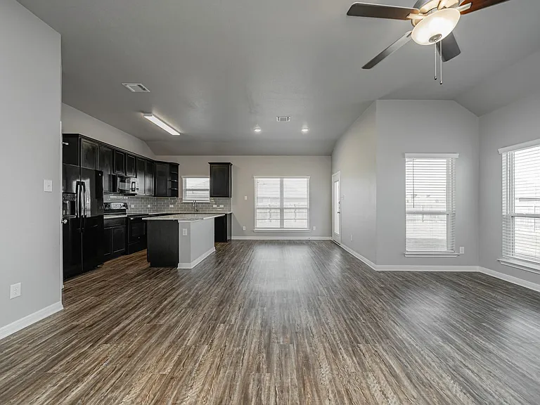 1368 Kingsgate Dr — Photo 5