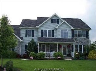 1719 Barnegate Light Dr, Chambersburg, PA 17202