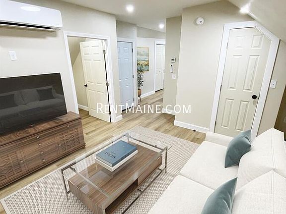 4th image of 46 Main Rd N APT B