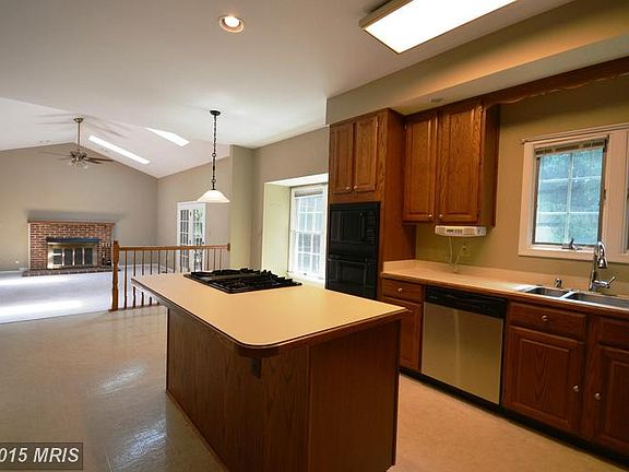 3rd image of 46377 Esterbrook Cir