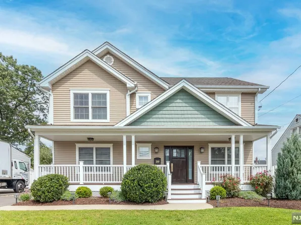 269 Floral Ln, Saddle Brook, NJ 07663