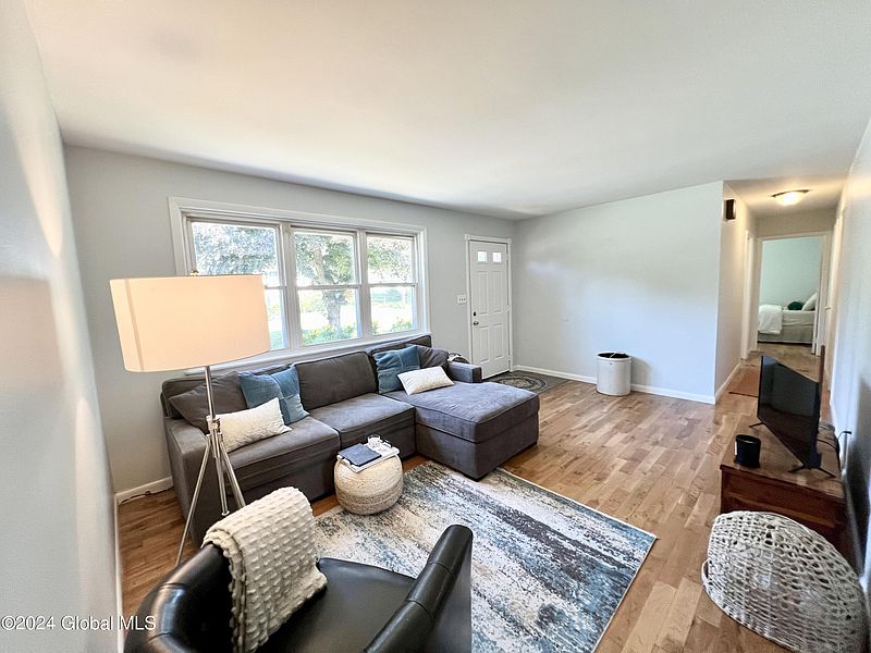 5th image of 73 Joyce Street