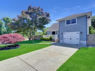 71 Elizabeth Dr, Bethpage, NY 11714