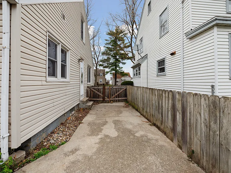 35 W Capistrano Ave — Photo 31