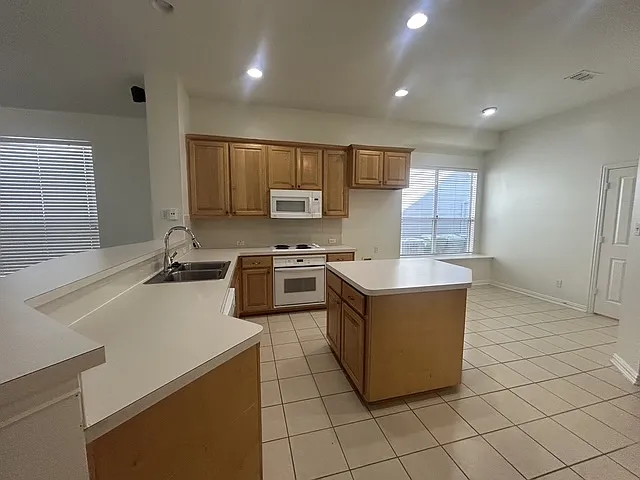 3406 Founders Trl — Photo 7