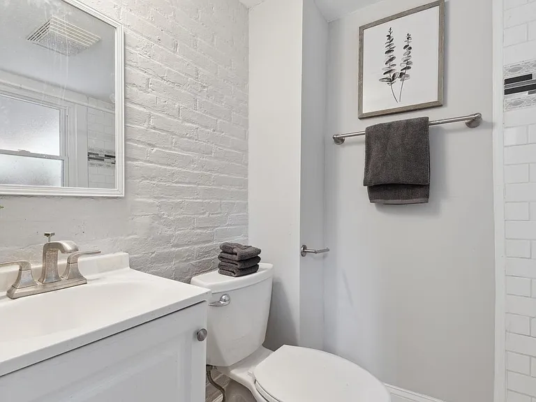 214 Warren Ave — Photo 9