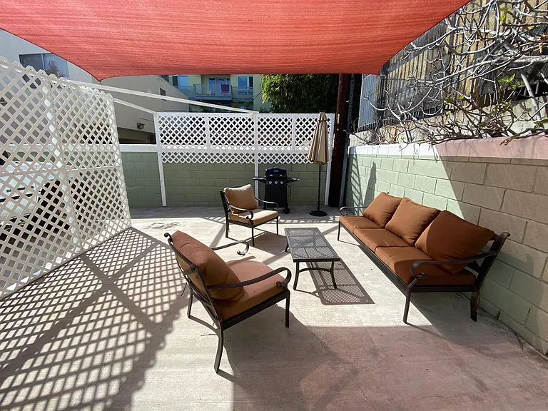 11153 Morrison St — Photo 48