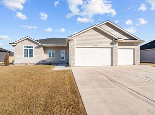 2913 Crystal Lake Dr, Salina, KS 67401