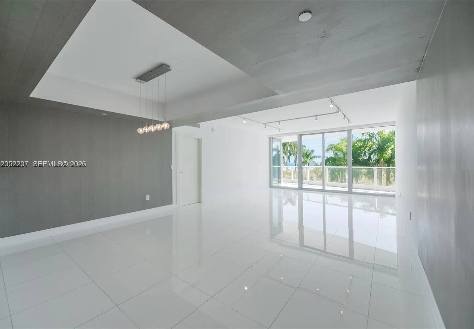 Grovenor House Condo — Photo 2