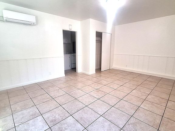 3rd image of 611 S Flower St #307