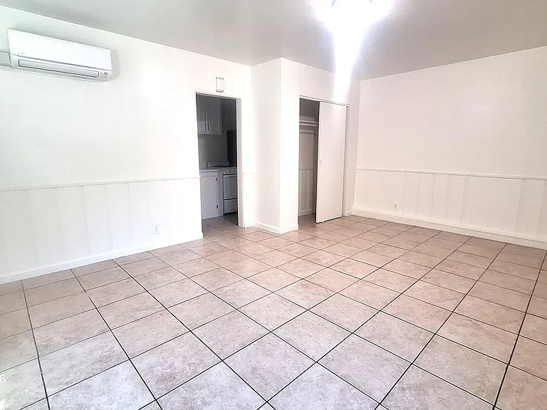 611 S Flower St — Photo 3