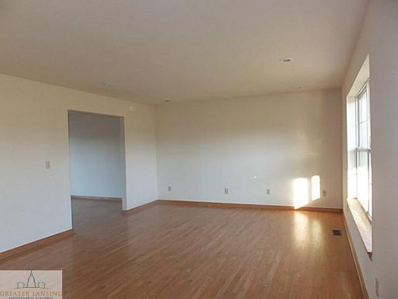 3rd image of 6080 Amanda Dr