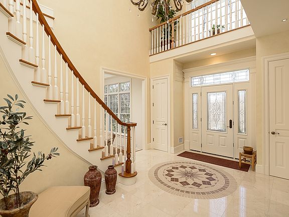 4th image of 83 Deerfield Ln N