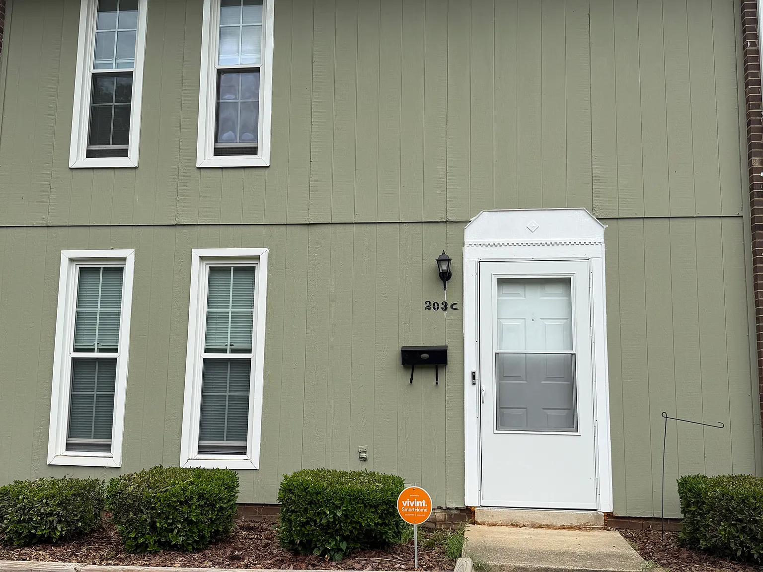 3 bed, 2.5 bath, 1702 sqft, $1,800 — Photo 2