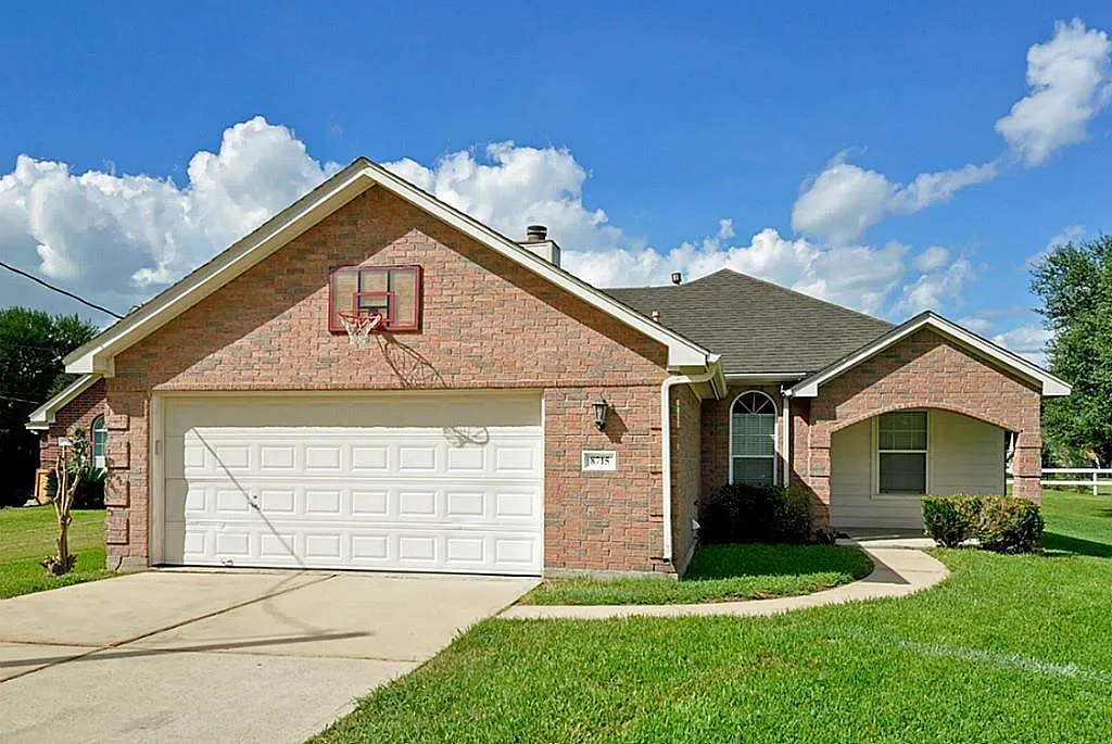 3 bed, 2.0 bath, 1162 sqft, $1,750 — Photo 1