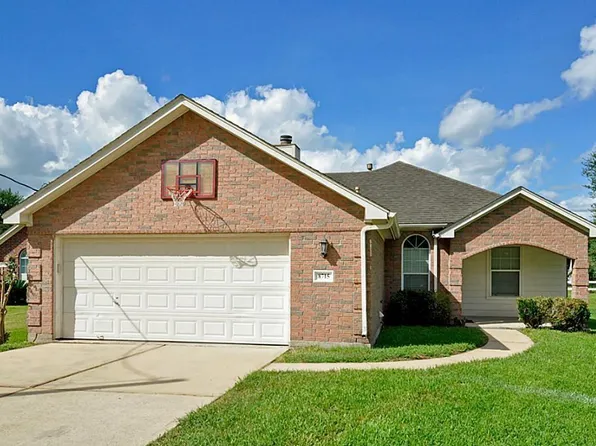 8715 Charity St, Needville, TX 77461