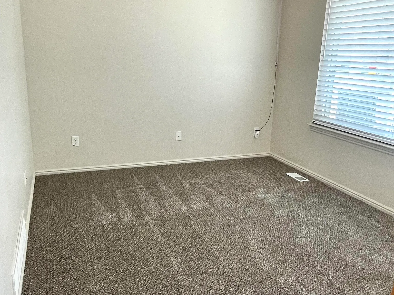 3 bed, 1696 sqft, $1,950 — Photo 2