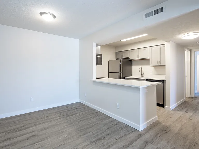 Golfview Apartments — Photo 26