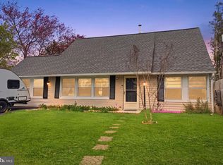 1 Larkspur Rd, Levittown, PA 19056