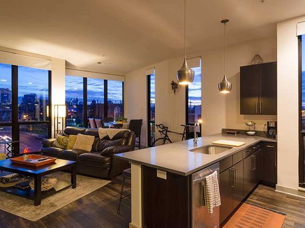 2310 N Oakland Ave APT 404