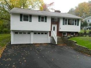 2024 Galaxy Dr, Vestal, NY 13850