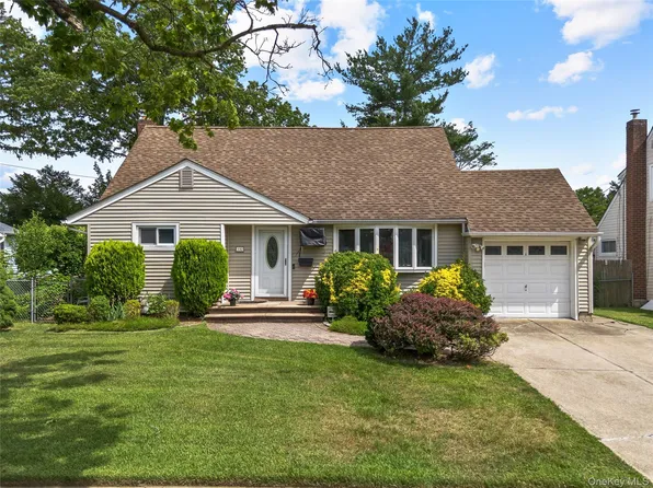 110 Briarcliff Road, Westbury, NY 11590
