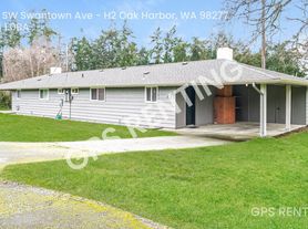 1380 SW Swantown Ave, Oak Harbor, WA