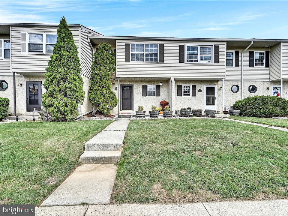 1st image of 354 Carlyn Ct