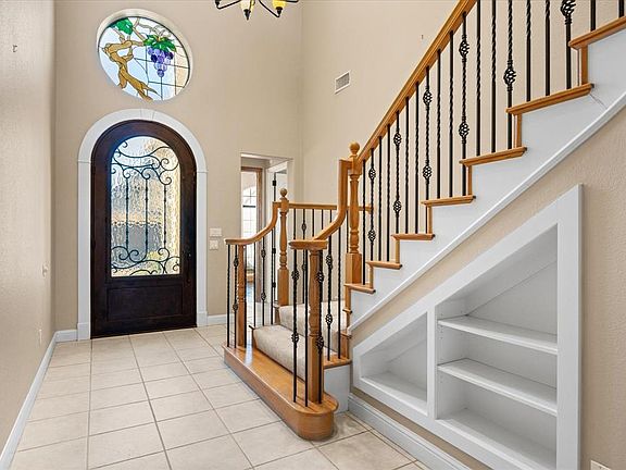 Entry with built in shelves