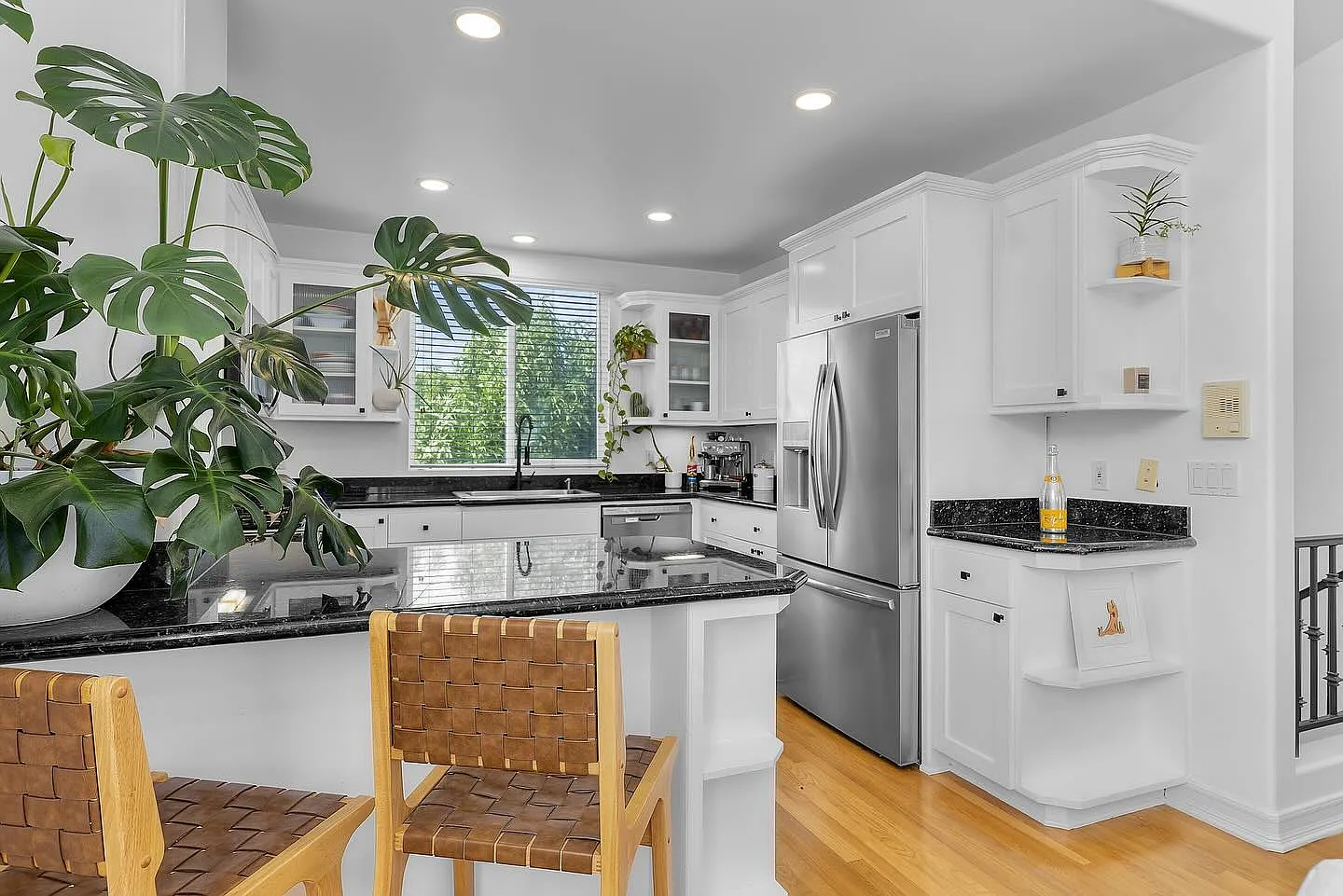 3 bed, 2.5 bath, 1700 sqft, $5,695 — Photo 3