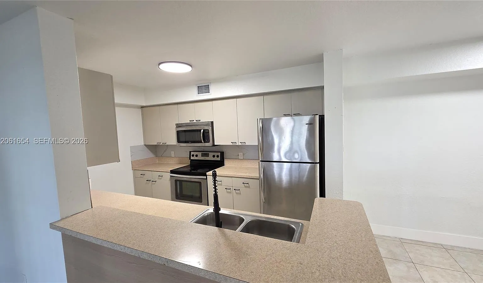 Vista Trace 2 Condo — Photo 2