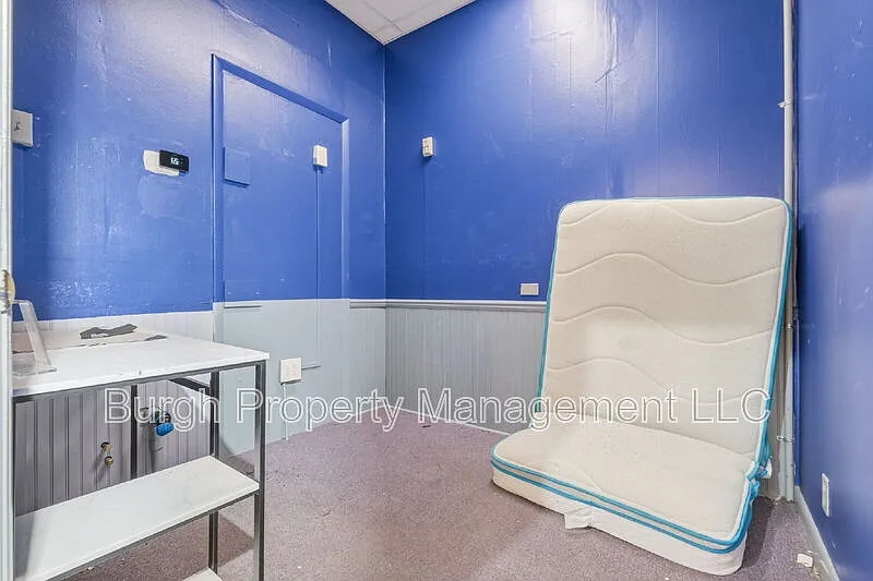 Studio, 1200 sqft, $800 — Photo 3