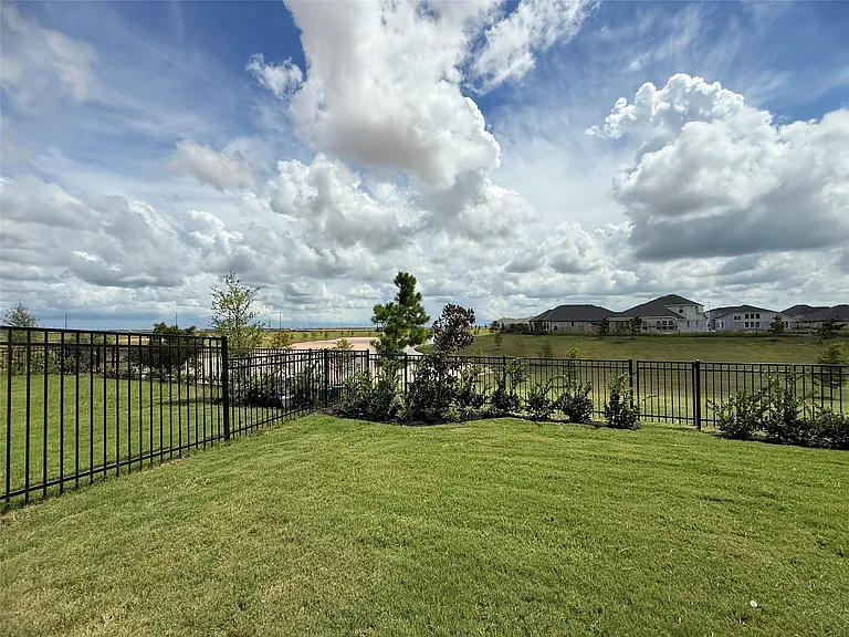 31207 Firefly Meadow Cir — Photo 35