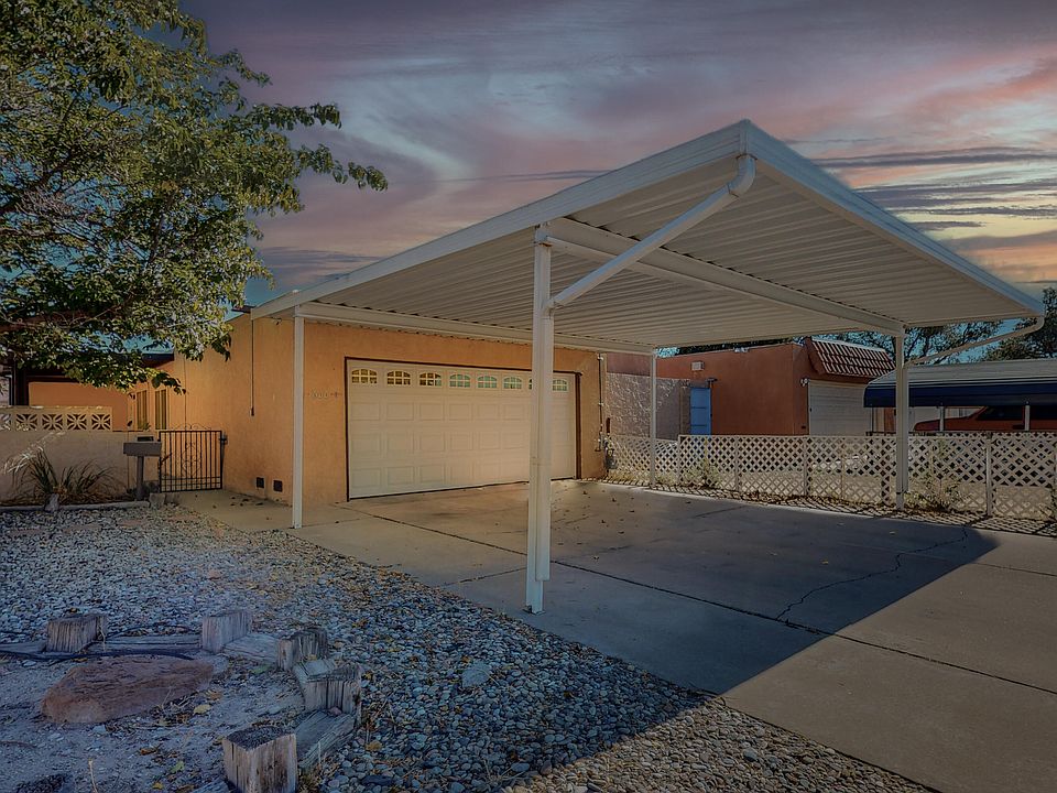 1st image of 600 Palomas Dr SE
