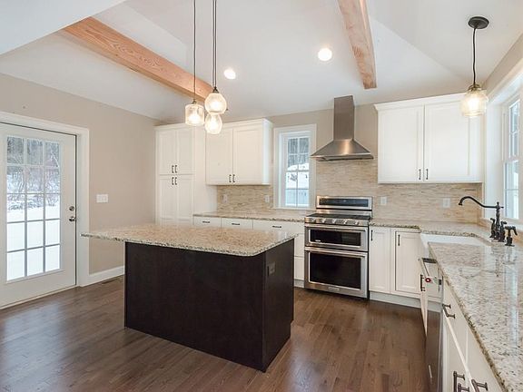 4th image of 7 Locke Hill Ln