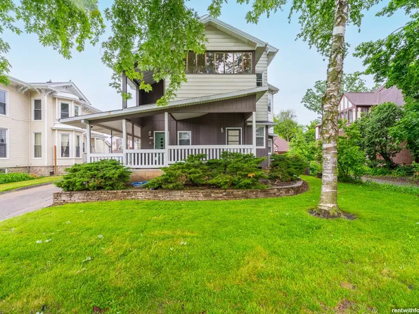 536 Algoma Blvd