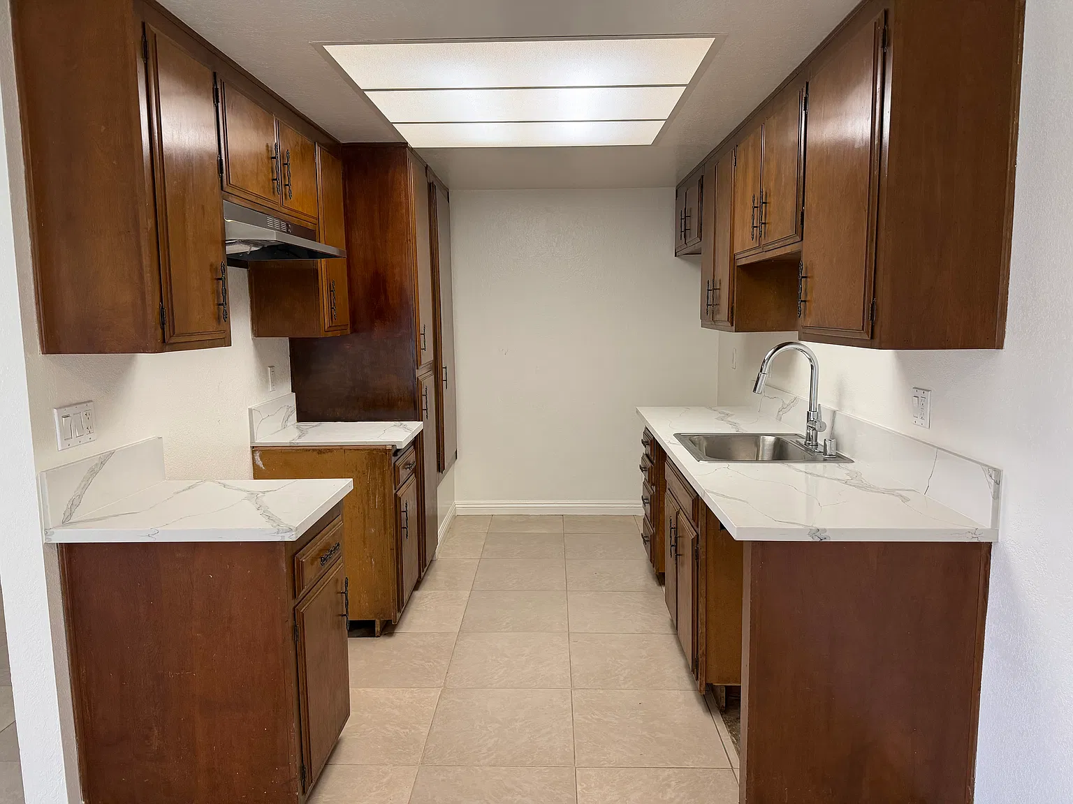 3 bed, 1053 sqft, $2,700 — Photo 3