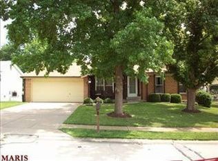 410 Cardiff Ln, Ballwin, MO 63021