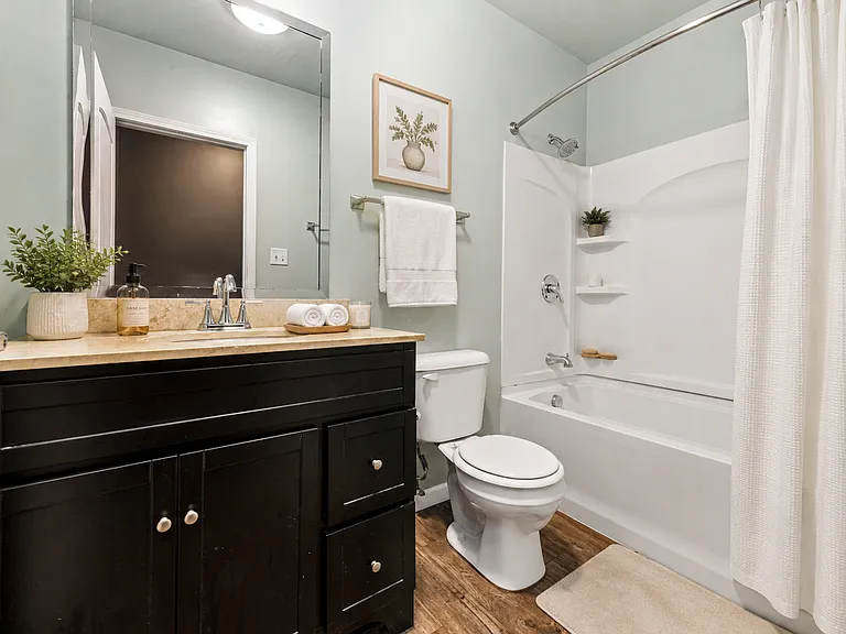 4242 Lindell — Photo 32